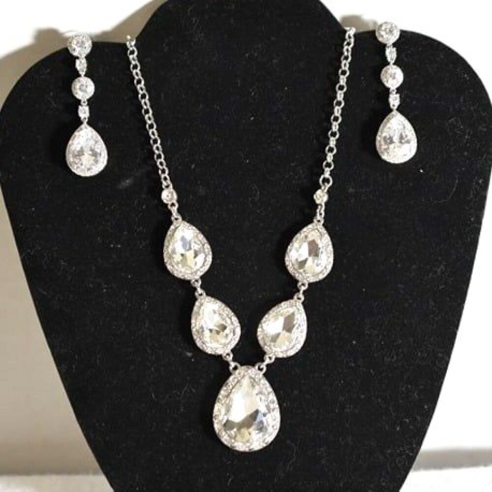 Diva Bling Teardrop Crystal/Rhinestone Silver Tone 18" Necklace/2" Earring Set